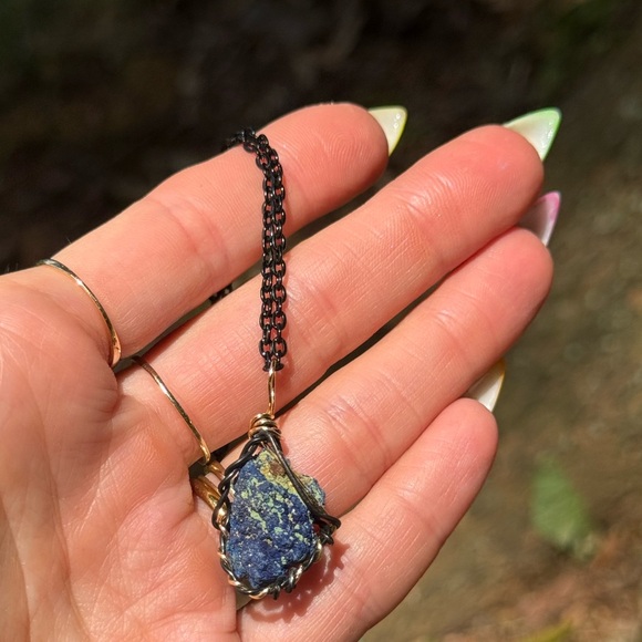 Raw Azurite crystal pendant - Picture 2 of 3